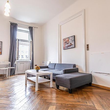 וינה Gorgeous 1Br Apt Near Akh Hospital מראה חיצוני תמונה