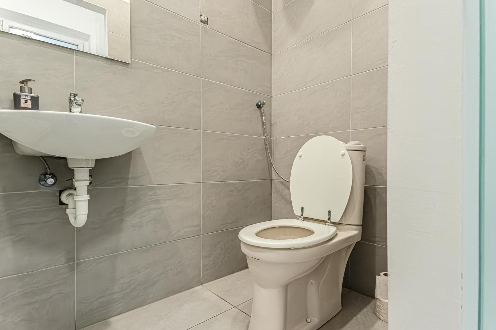 וינה Gorgeous 1Br Apt Near Akh Hospital מראה חיצוני תמונה