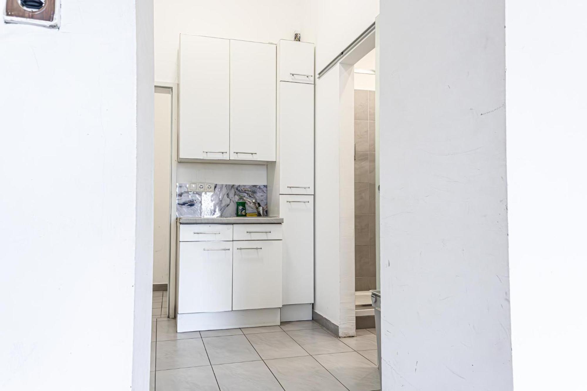 וינה Gorgeous 1Br Apt Near Akh Hospital מראה חיצוני תמונה