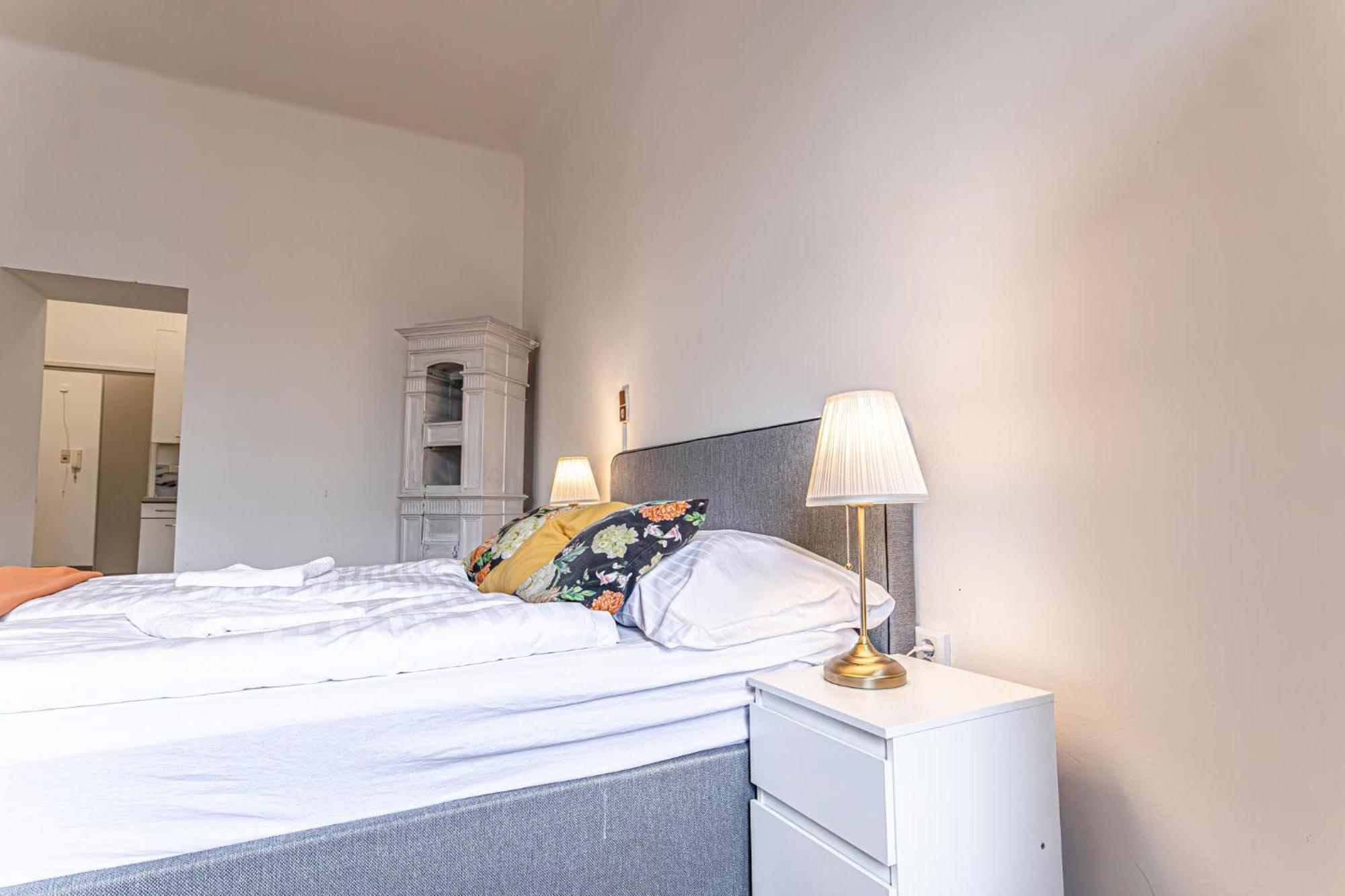 וינה Gorgeous 1Br Apt Near Akh Hospital מראה חיצוני תמונה